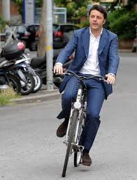 Risultati immagini per renzi in bicicletta