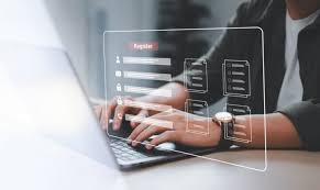 Insegnante modifica i voti della supplente sul registro elettronico, scattano le indagini per falso d'atto pubblico. Ecco come si difende la docente