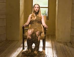 Résultat de recherche d'images pour "covered in bees"