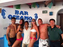 Resultado de imagen para john huston statue puerto vallarta