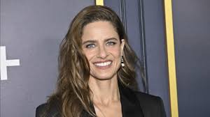 Actress Amanda Peet, whose husband is David Benioff, reveals breast cancer diagnosis as parents in hospice in essay