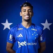 'Novo Suárez' volta ao Brasil após solidão na Arábia: 'Era muito difícil'