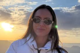 Atriz Renata Alves é presa no portão de embarque quando tentava viajar para os EUA