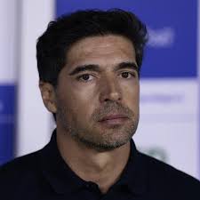 Abel critica árbitro e compara com expulsão de Zubeldía: 'E se fosse eu?'