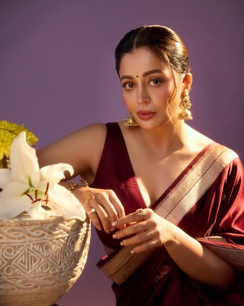 Neha Pendse in Raw Mango for Waves Summit 2025 : r/BollywoodFashion