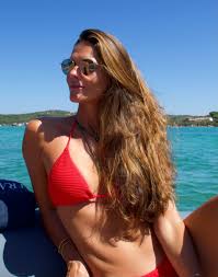 Daniella Sarahyba abre álbum de férias em Sardenha e aproveita dias de descanso na Itália