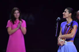 Sorana Cîrstea a câștigat Transylvania Open, al patrulea turneu al carierei, în finala cu Emma Răducanu. A primit trofeul de la Simona Halep