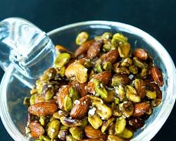 Mixed nuts in Middle Eastern cuisineの画像