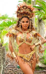Monique Rizzeto encara jornada dupla no carnaval como musa da Vila Isabel e Rainha da Banda da Barra