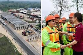 Revisa Sheinbaum ampliación de carretera en Tabasco