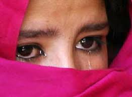 Risultati immagini per araba con burka