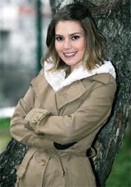 Résultat de recherche d'images pour "pelin karahan ve asli enver"