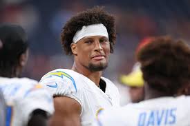 Chargers’ Oronde Gadsden Faces New Role Behind Charlie Kolar, David Njoku