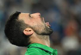 Djokovic supera Sinner em jogão de cinco sets e vai decidir título do Australian Open contra Alcaraz