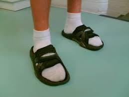 Résultat de recherche d'images pour "socks with sandals men"