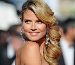 Heidi&#39;s hairstylist Wendy Iles says that Heidi loves wearing her hair in different styles and changing it often. “The style she has at the present is an ... - 74254-heidi-klum
