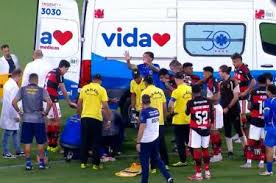 Alarma en Brasil: Alexandre Souza se desploma y convulsiona en pleno partido ante Flamengo
