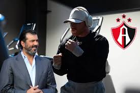 Canelo Álvarez podría entrarle al Atlas; nuevos dueños verían bien tener al boxeador en el club