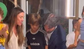 Filho de Rebeca Abravanel e Alexandre Pato 'faz arte' na festa intimista de 7 anos do primo Senor, caçula de Patricia Abravanel e neto de Silvio Santos. Vídeo!