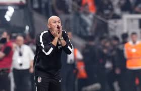 Zwei kolossale Fehlentscheidungen: Großer Schiri-Ärger bei Beşiktaş-Sieg! — LIGABlatt