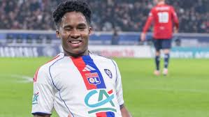 No Lyon, Endrick imita Messi e Cristiano Ronaldo e montará mini academia própria para tentar voltar à seleção brasileira