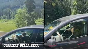Trend Google: tesla guida autonoma