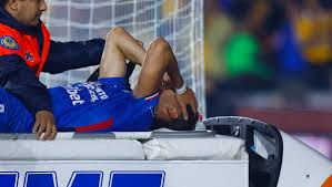 Chiquete Orozco Suffers Gruesome Injury in Cruz Azul vs. Tigres Semifinal