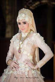 Hasil gambar untuk gaun pengantin modern