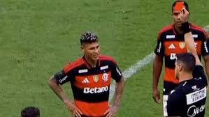 Árbitro realiza inédita expulsión en partido entre Flamengo y Corinthians