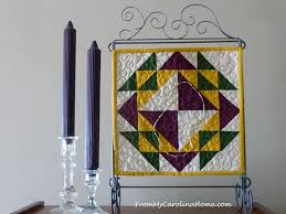 Résultat de recherche d'images pour "embroidery blocks in miniature quilts"