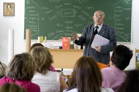 Resultado de imagen para imagen de un profesor dando clases
