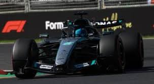 George Russell signe la pole à Melbourne, Verstappen crashé dès la Q1