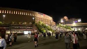 【嵐ラストライブ】福岡が熱狂の渦に！ホテル不足で「列車滞在」も CMロケ地には行列 一夜明けても続く“聖地の余韻”