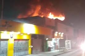 Incêndio atinge Loja Armarinhos Fernando em Santo André