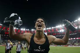 Bicampeão da Libertadores e com passagens pela Europa; conheça o volante que está no radar do Grêmio