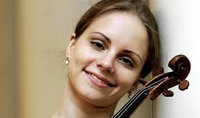 Die Geigerin <b>Julia Fischer</b> und die St. Petersburger Philharmoniker unter <b>...</b> - 22973693