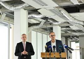 Kolumna: Sporočila in pasti dovršene piarovske predstave Demokratov