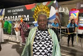 Conceição Evaristo é homenageada em desfile na Sapucaí