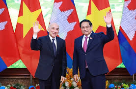 PM Chính meets with Cambodian King Norodom Sihamoni