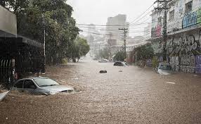 Resultado de imagem para fotos da forte chuva em porto  alegre