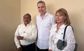 Ex aspirantes de Morena en NL se unen a Tatiana Clouthier contra candidatura de Clara Luz Flores