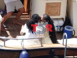 Halle Bailey's Italian Getaway: Mystery Man & Custody Drama! - Imagen principal del artículo