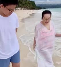 Celebrity Random Updates - Queen of All Media Kris Aquino, nasa Boracay kasama ang kanyang mga anak na sina Josh at Bimby. Enjoy lang po, Miss Kris. Praying for your full recovery. | Facebook