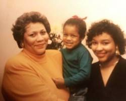 Image of Victoria Monet with her mother