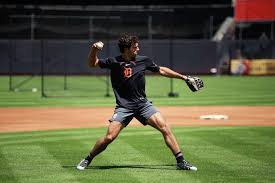 Giants keep stockpiling shortstops. Their highest draft pick in years could add another