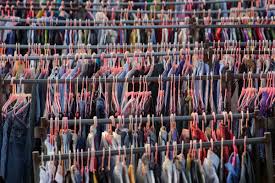 Déchets textiles : le gouvernement sanctionne l'éco-organisme Refashion
