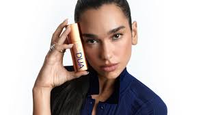 Dua Lipa se Lanza al Mundo del Cuidado de la Piel con Augustinus Bader