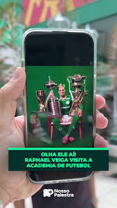 Visita especial de Raphael Veiga "em casa" na Academia de Futebol do Palmeiras