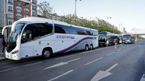 Flambée des prix des carburants : les routiers manifestent à Paris afin de demander des aides supplémentaires