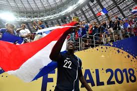 ¿Ruina total? Benjamin Mendy subasta su réplica de la Copa del Mundo por insólita cifra
